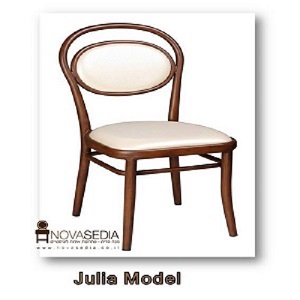 כסאות מתכת, כסאות עץ, כסאות נערמים